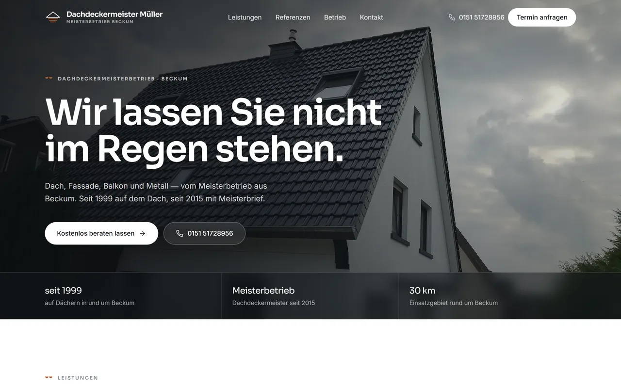 Entwurf einer Website für einen Dachdeckerbetrieb, Startseite auf einem Laptop
